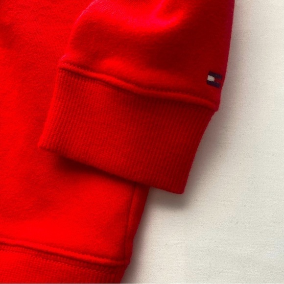 Tommy Hilfiger Boys Logo Red Sweatshirt Size XS 4-5 Valentine Red ❤️ - Picture 2 of 8